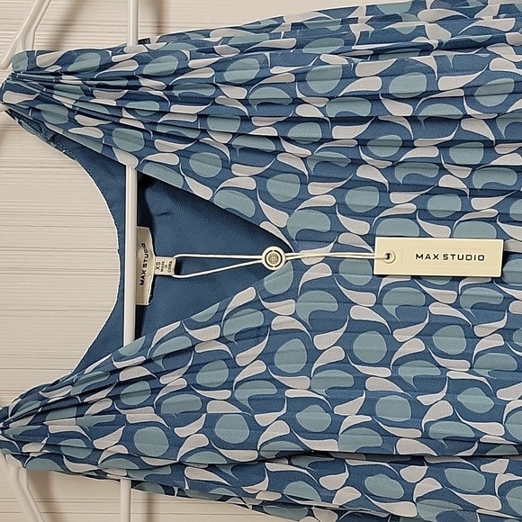 NWT Max Studio xsmall fully lined float dress - Picture 2 of 5